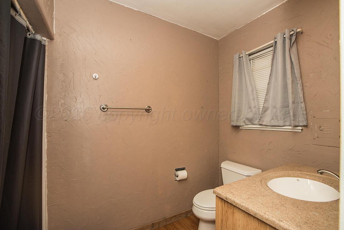 4309 South Ong Street Amarillo, TX 79110 - Photo 14 of 25 En-suite Bathroom