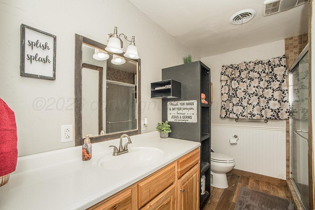 4309 South Ong Street Amarillo, TX 79110 - Photo 15 of 25 Hall Bathroom