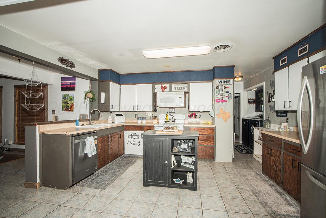 4309 South Ong Street Amarillo, TX 79110 - Photo 3 of 25 Kitchen