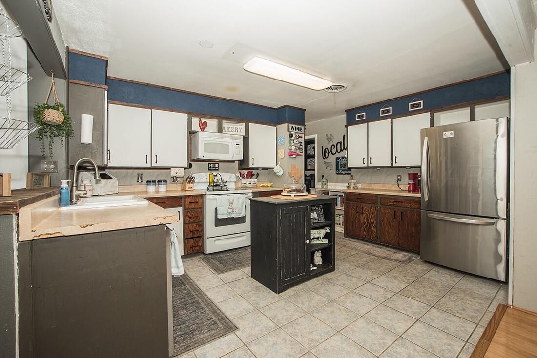 4309 South Ong Street Amarillo, TX 79110 - Photo 4 of 25 Kitchen