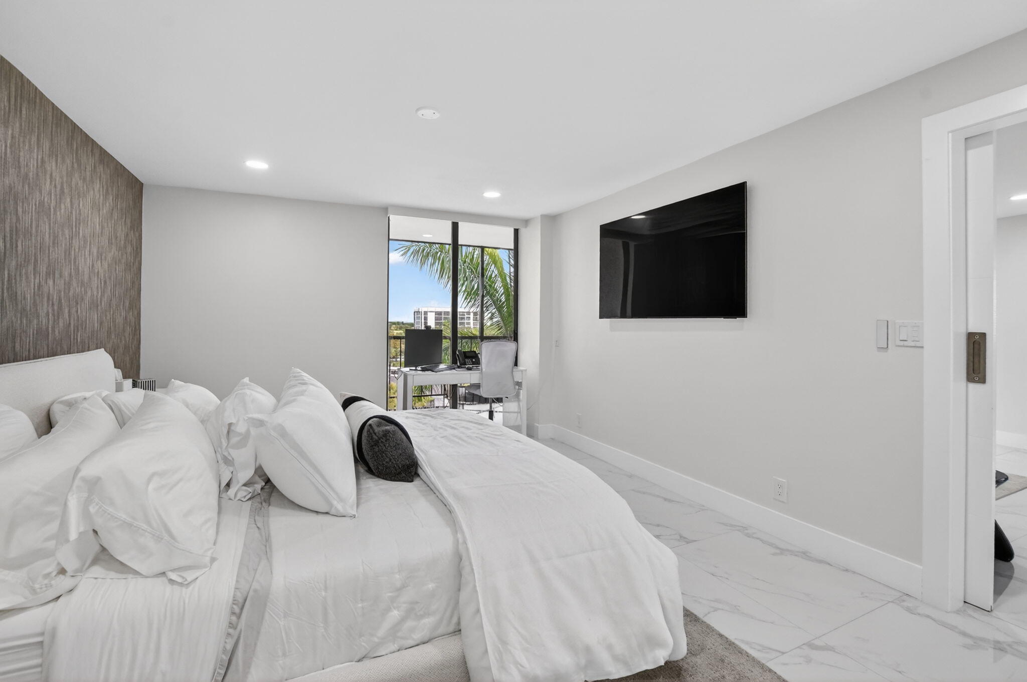 7738 Lakeside Boulevard, Unit 362 Boca Raton, FL 33434 - Photo 20 of 90 Main bedroom