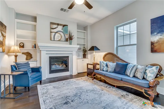 $999,000 | 911 Farm Street, Bastrop, TX 78602