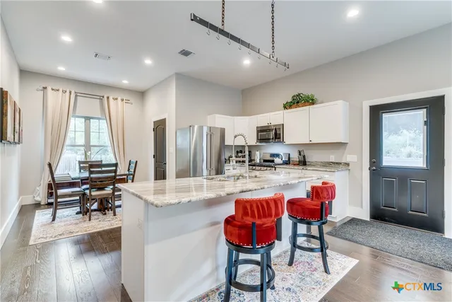 $999,000 | 911 Farm Street, Bastrop, TX 78602