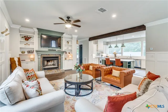 $999,000 | 911 Farm Street, Bastrop, TX 78602