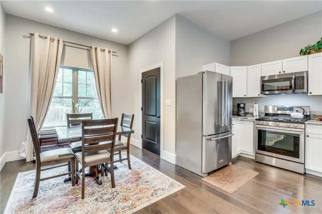 $999,000 | 911 Farm Street, Bastrop, TX 78602