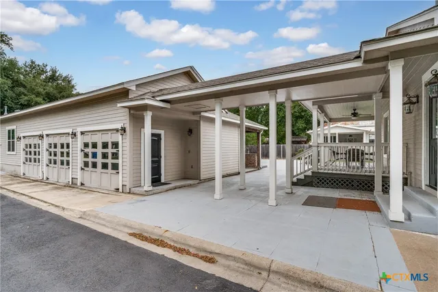 $999,000 | 911 Farm Street, Bastrop, TX 78602