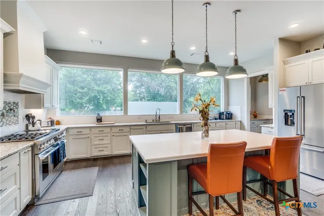 $999,000 | 911 Farm Street, Bastrop, TX 78602