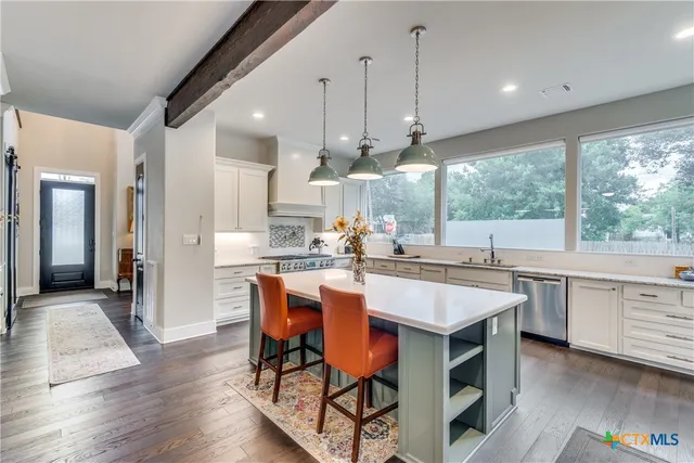 $999,000 | 911 Farm Street, Bastrop, TX 78602