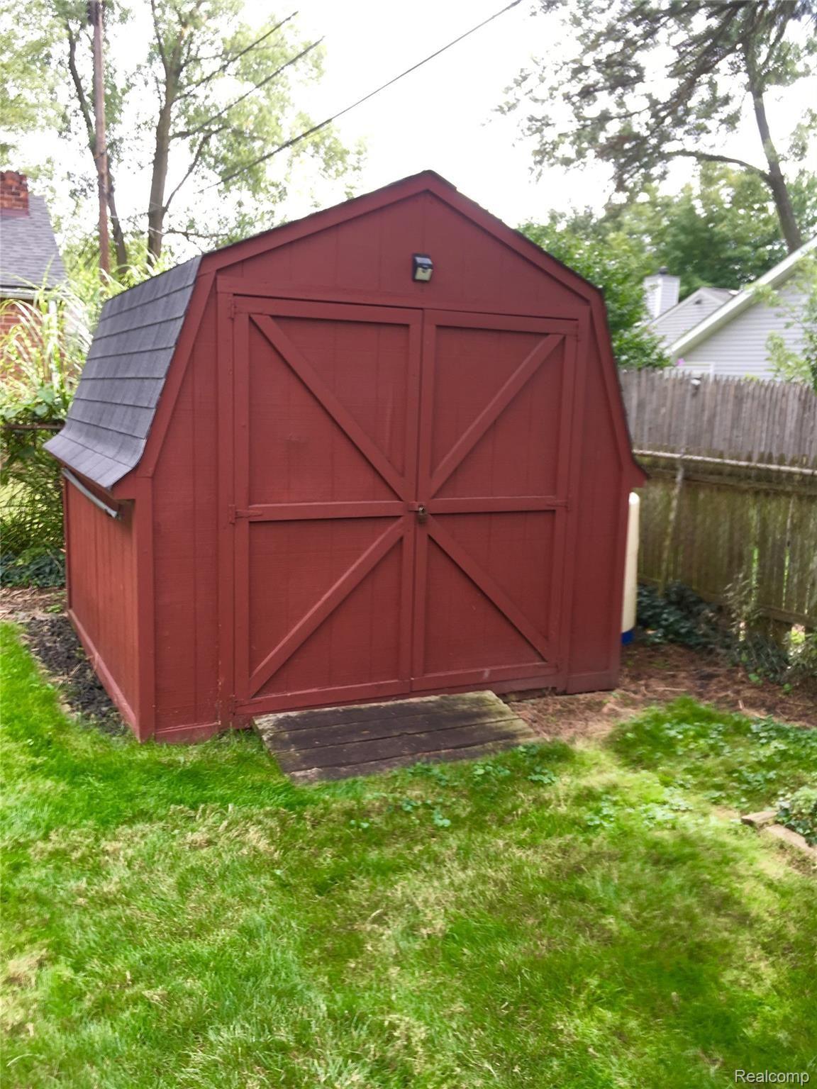 329 West Webster Road Royal Oak, MI 48073 - Photo 14 of 43 975198D5-1907-4F65-8B91-F5808B94CE09.jpeg