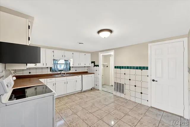 $179,900 | 8022 Joel Avenue, St. Louis, MO 63123