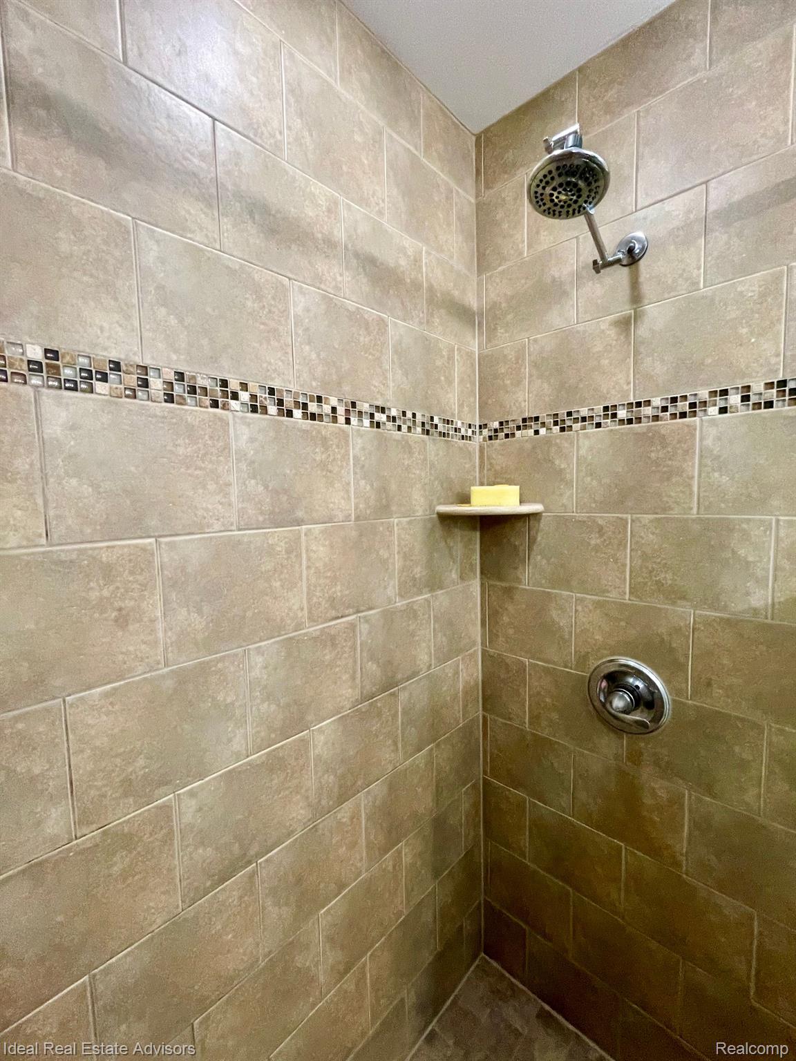 2474 Hessel Avenue Rochester, MI 48307 - Photo 36 of 37 Gallery Image 36