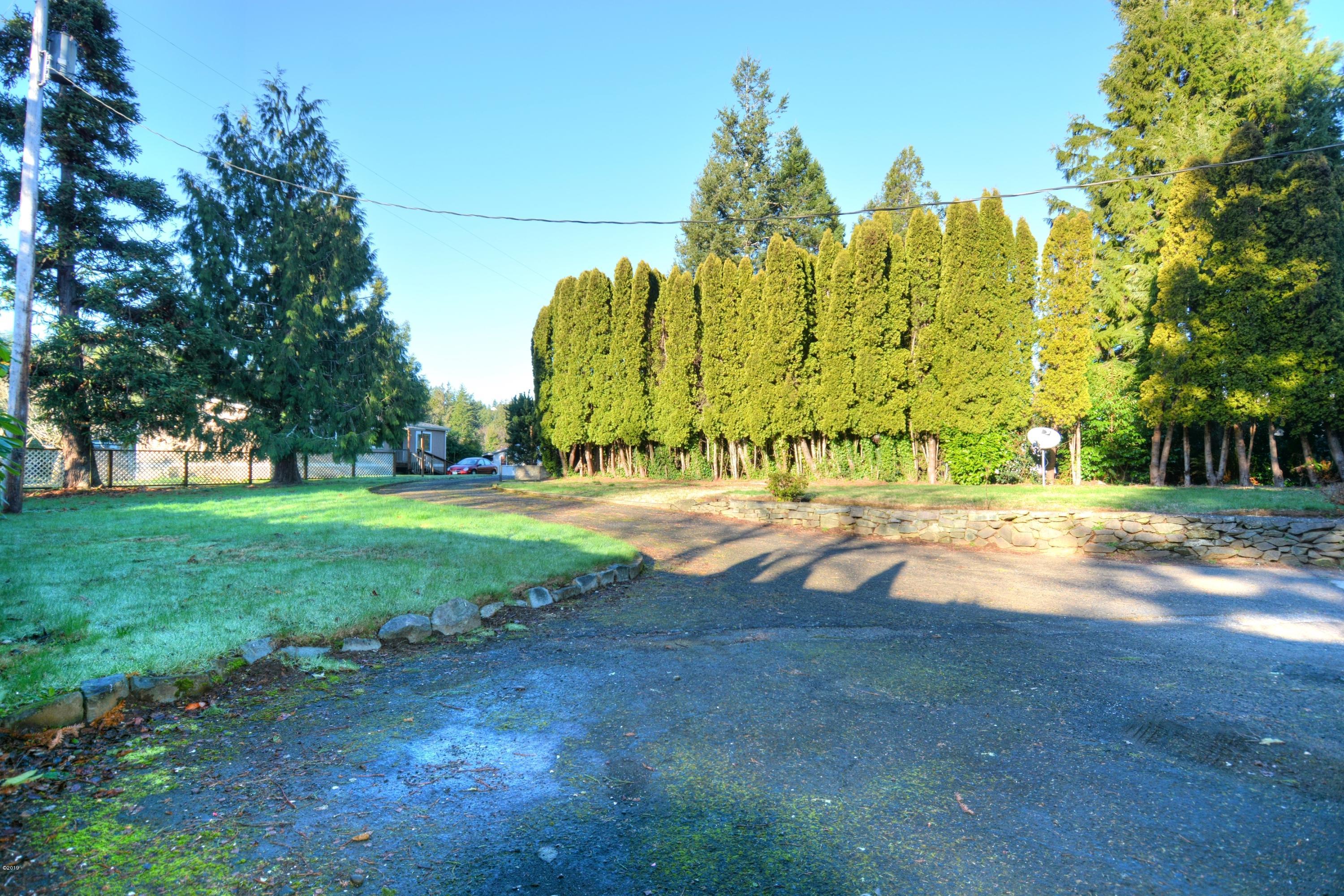 507 Southeast Moffitt Road Waldport, OR 97394 - Photo 3 of 30 Front Yard