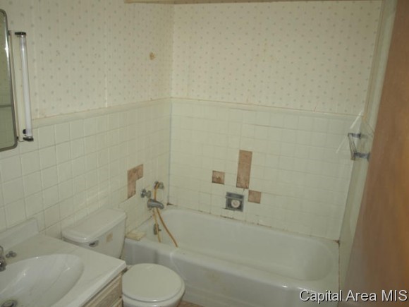 403 South Main Street Avon, IL 61415 - Photo 7 of 19 Gallery Image 7