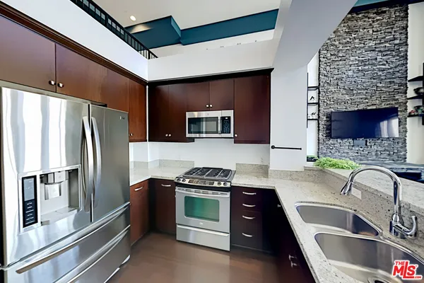 $695,000 | 1901 Victoria Avenue, Unit 201, Oxnard, CA 93035