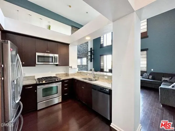 $695,000 | 1901 Victoria Avenue, Unit 201, Oxnard, CA 93035