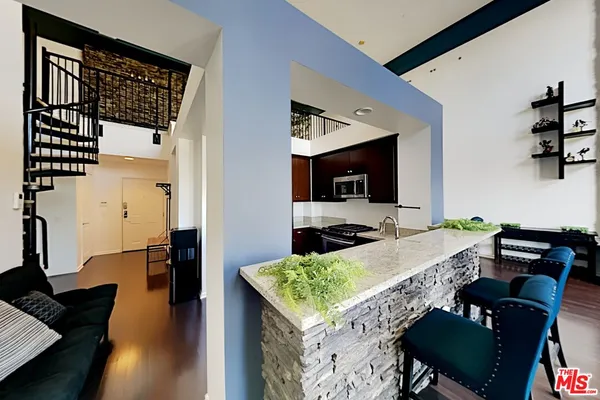 $695,000 | 1901 Victoria Avenue, Unit 201, Oxnard, CA 93035