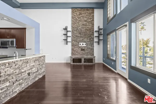 $695,000 | 1901 Victoria Avenue, Unit 201, Oxnard, CA 93035