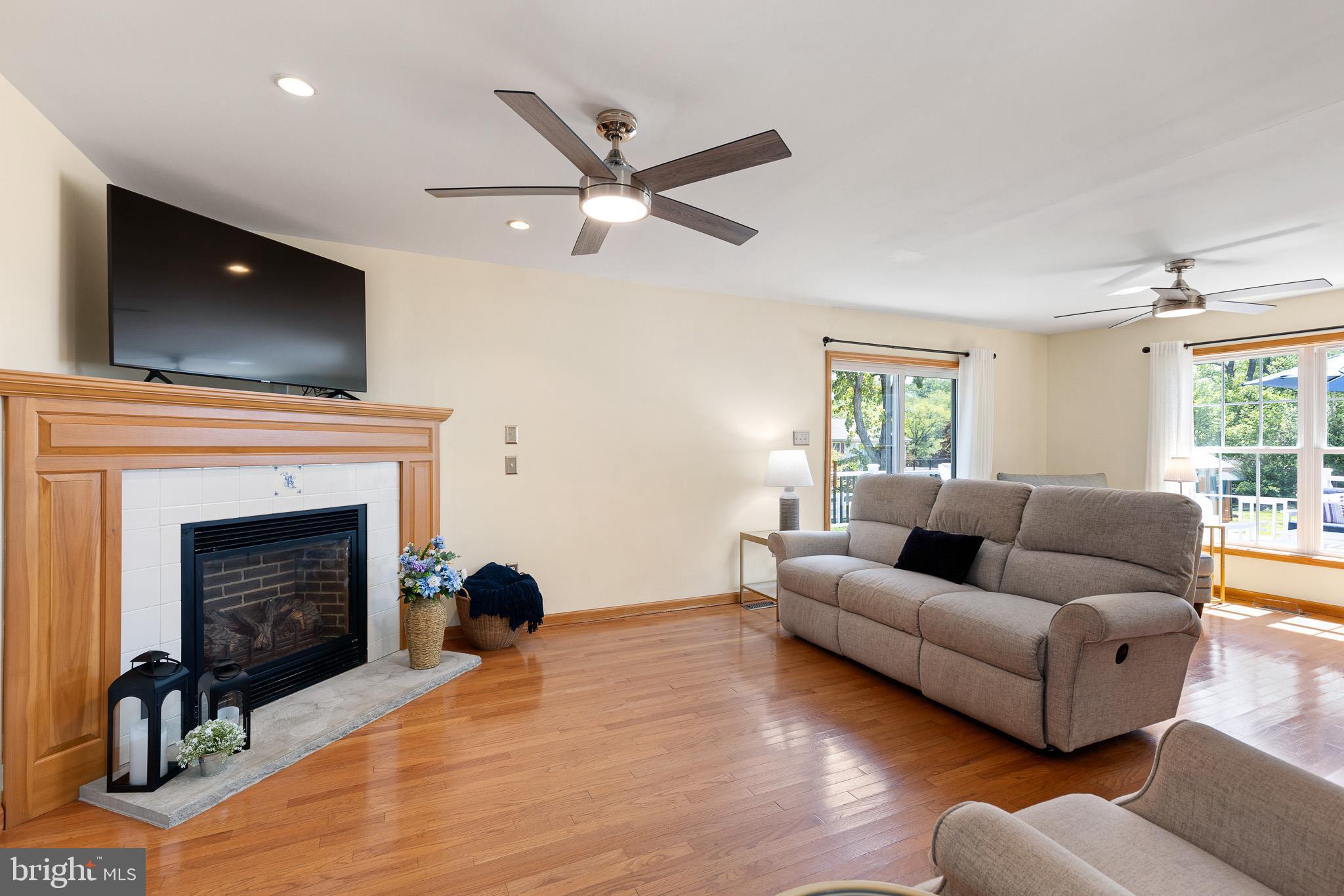 32 Arden Road North East, MD 21901 - Photo 5 of 37 Gas fireplace