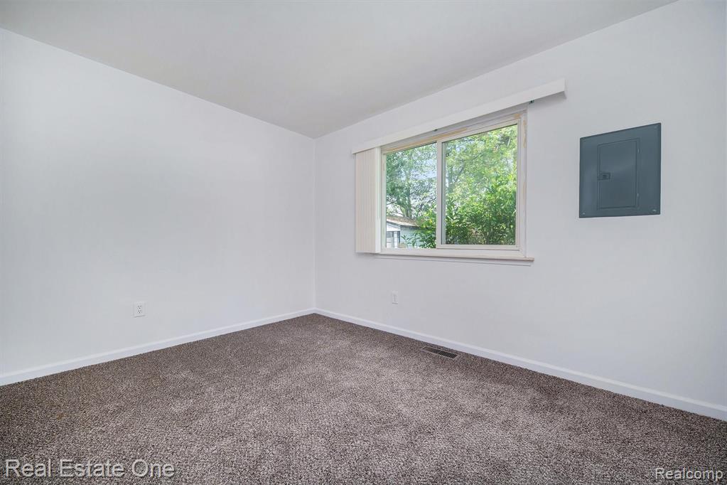 15718 Springhill Street Romulus, MI 48174 - Photo 11 of 29