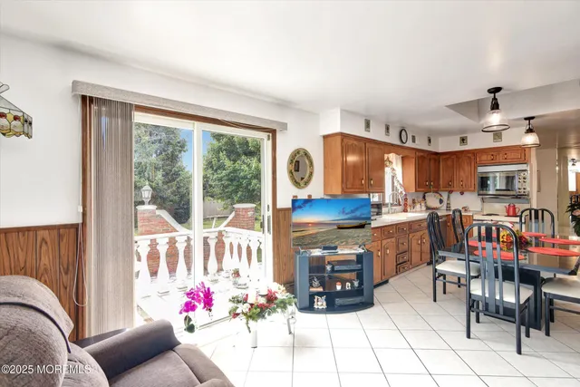 a view of a hallway with windows and entryway