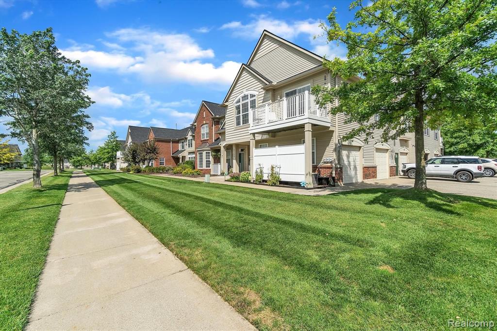 4309 Hampton Ridge Boulevard Howell, MI 48843 - Photo 4 of 38 Gallery Image 4