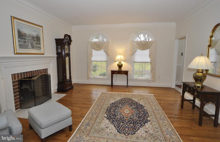 406 Ridge Road Southwest Vienna, VA 22180 - Photo 8 of 28 a living room with furniture and a fireplace