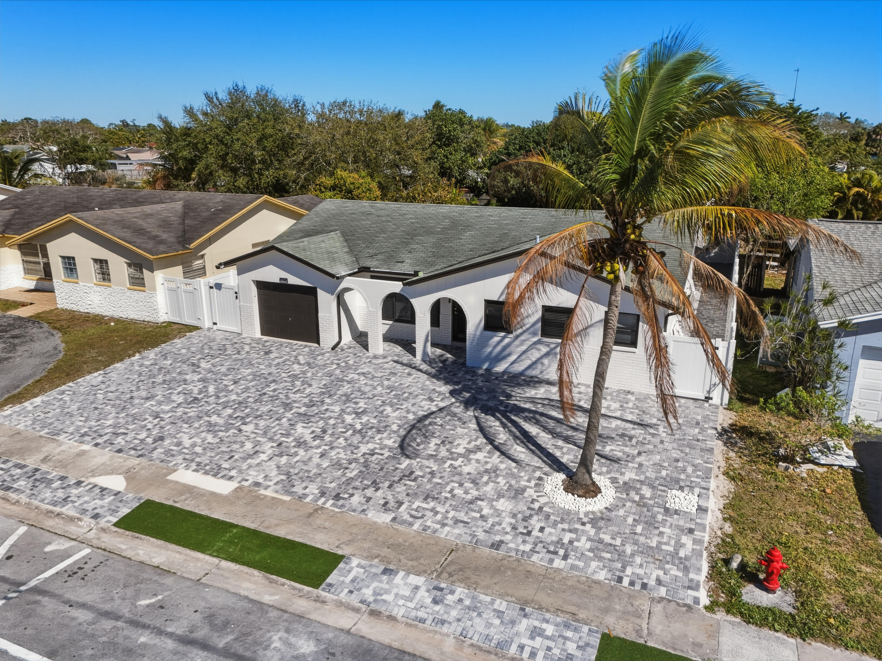 22390 SW 66th Ave-3