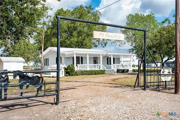 $315,000 | 190 Hood Road, Inez, TX 77968