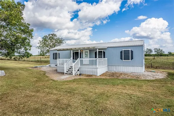 $315,000 | 190 Hood Road, Inez, TX 77968