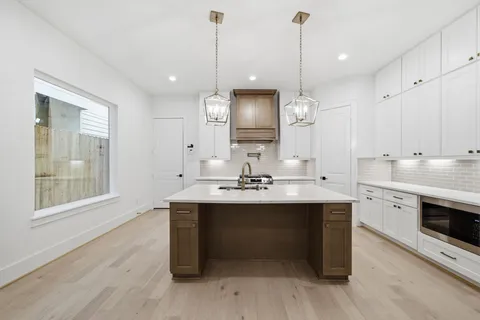 $719,900 | 6011 Maxie Street, Houston, TX 77007