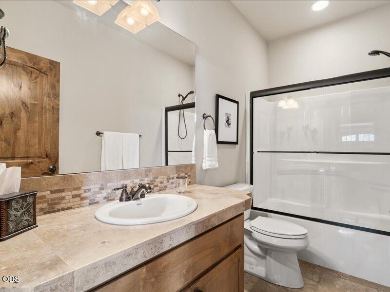 360 Vista Rim Drive Redmond, OR 97756 - Photo 32 of 147