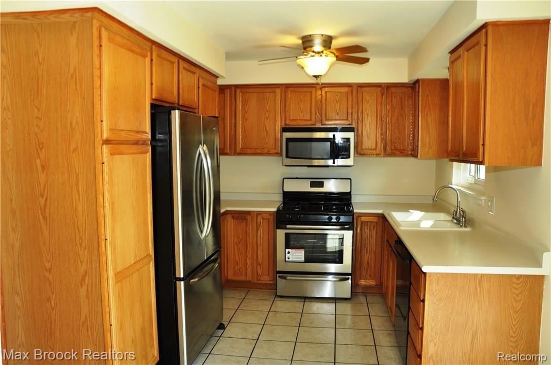 5979 Maybee Road Clarkston, MI 48346 - Photo 7 of 33 DSC_0167.JPG