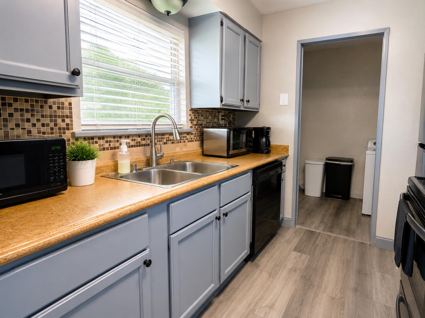 1806 John Road Clewiston, FL 33440 - Photo 5 of 18 Kitchen