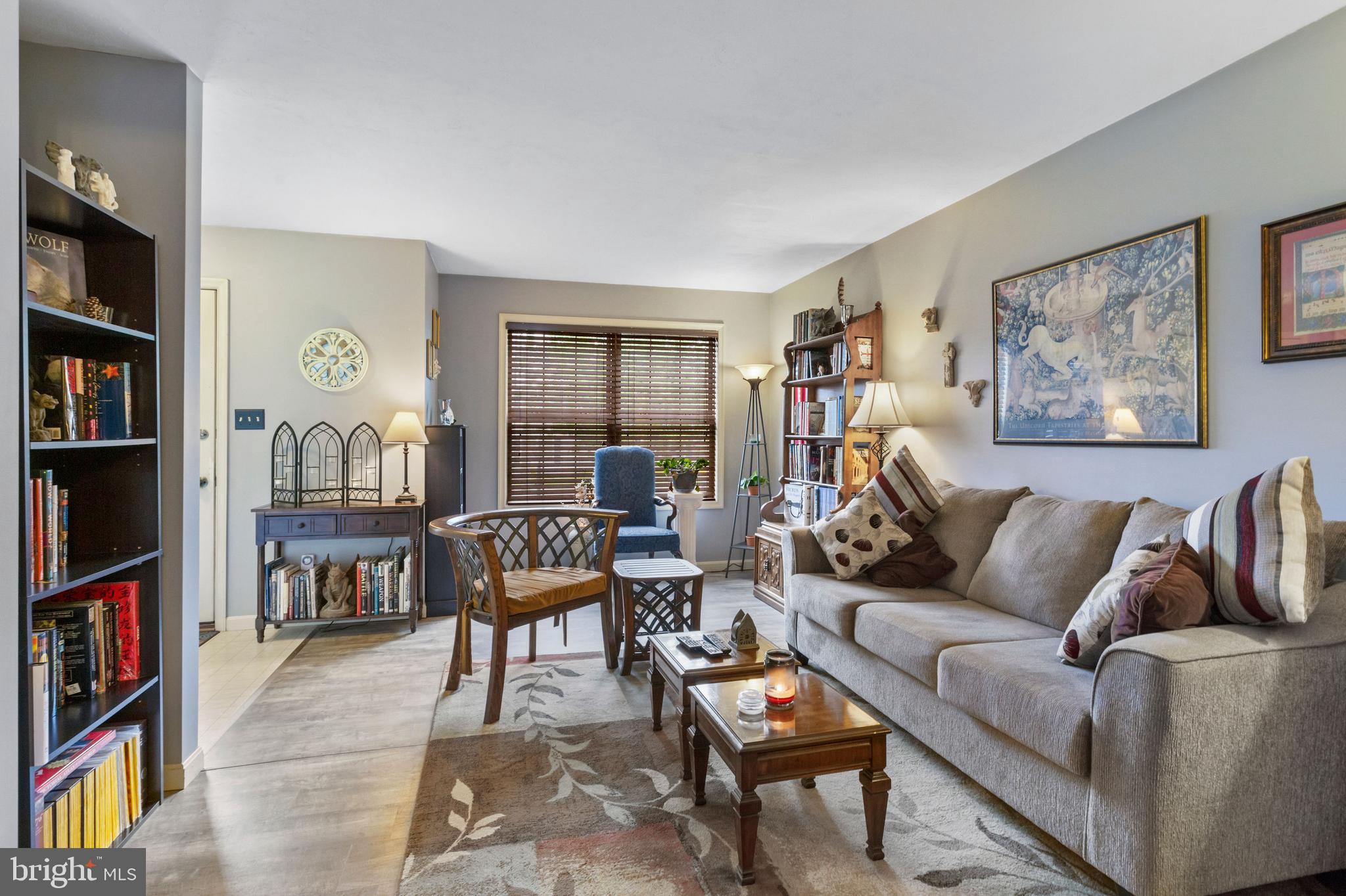 462 West Walnut Street Hanover, PA 17331 - Photo 6 of 25 Cozy and relaxing living room