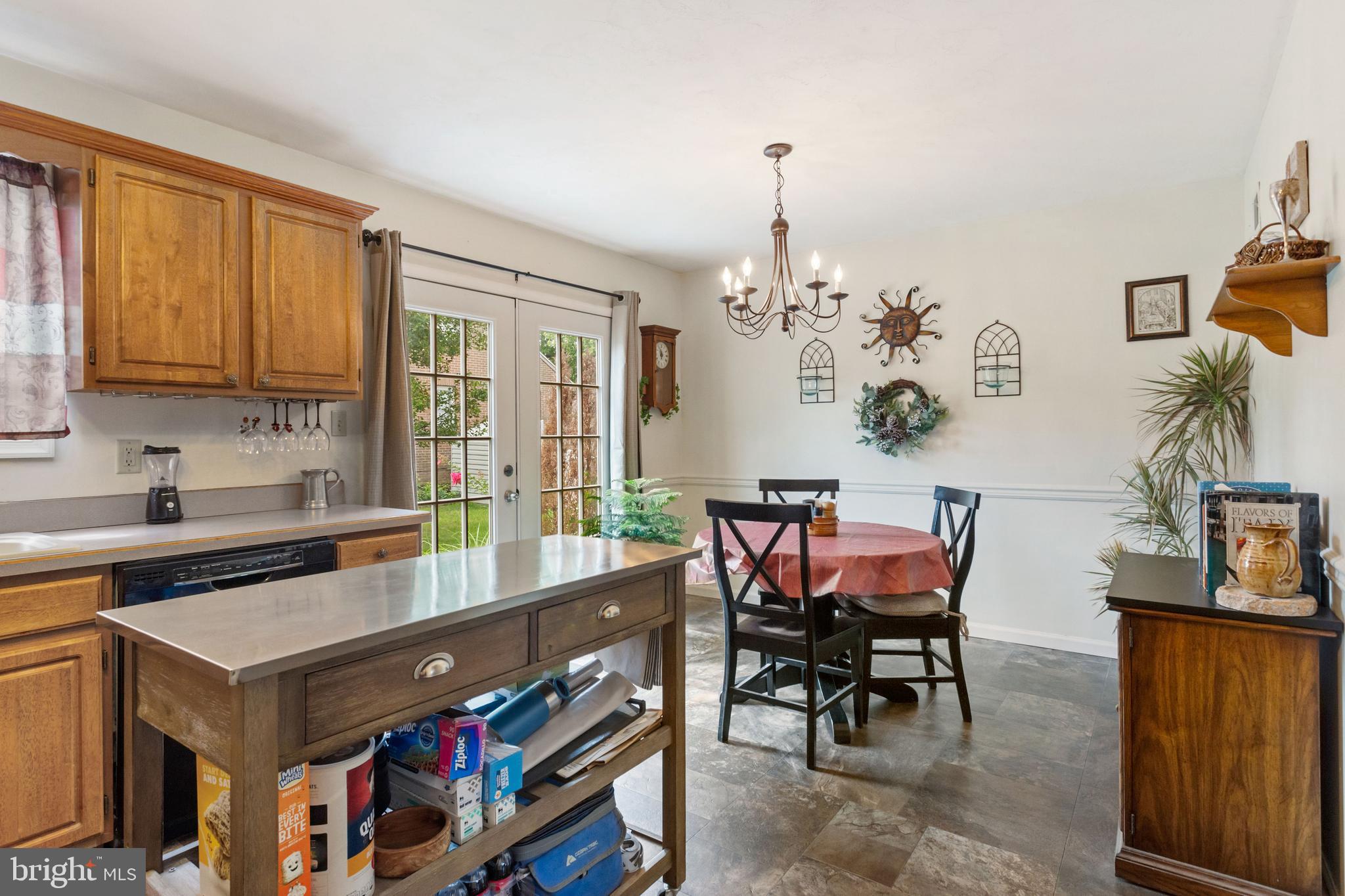 462 West Walnut Street Hanover, PA 17331 - Photo 10 of 25 Kitchen - Dining area
