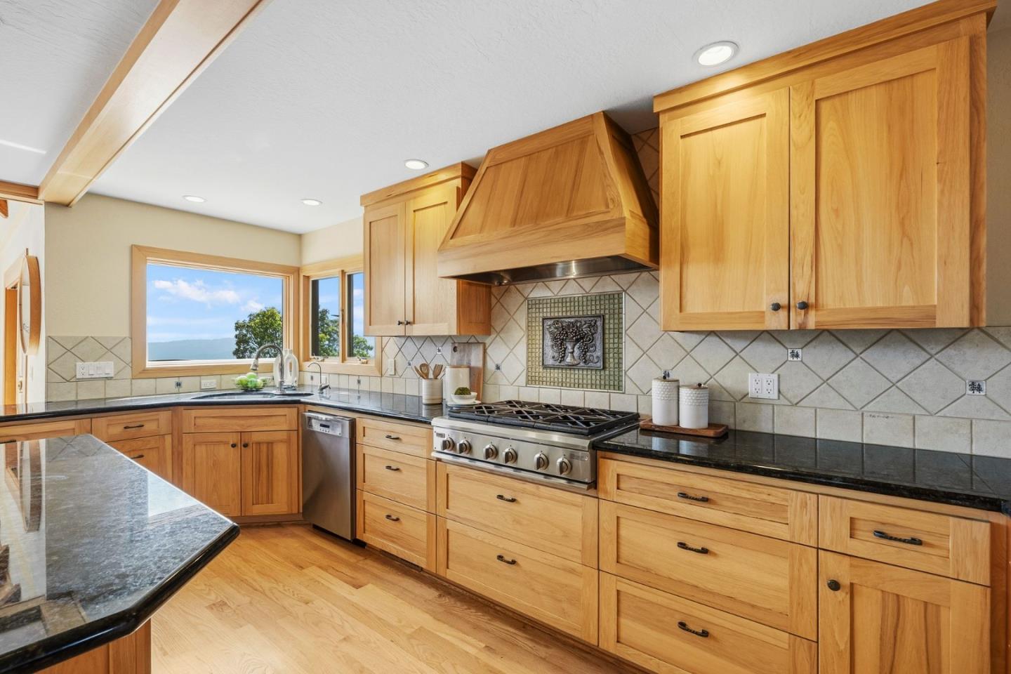 18836 Favre Ridge Road Los Gatos, CA 95033 - Photo 18 of 89