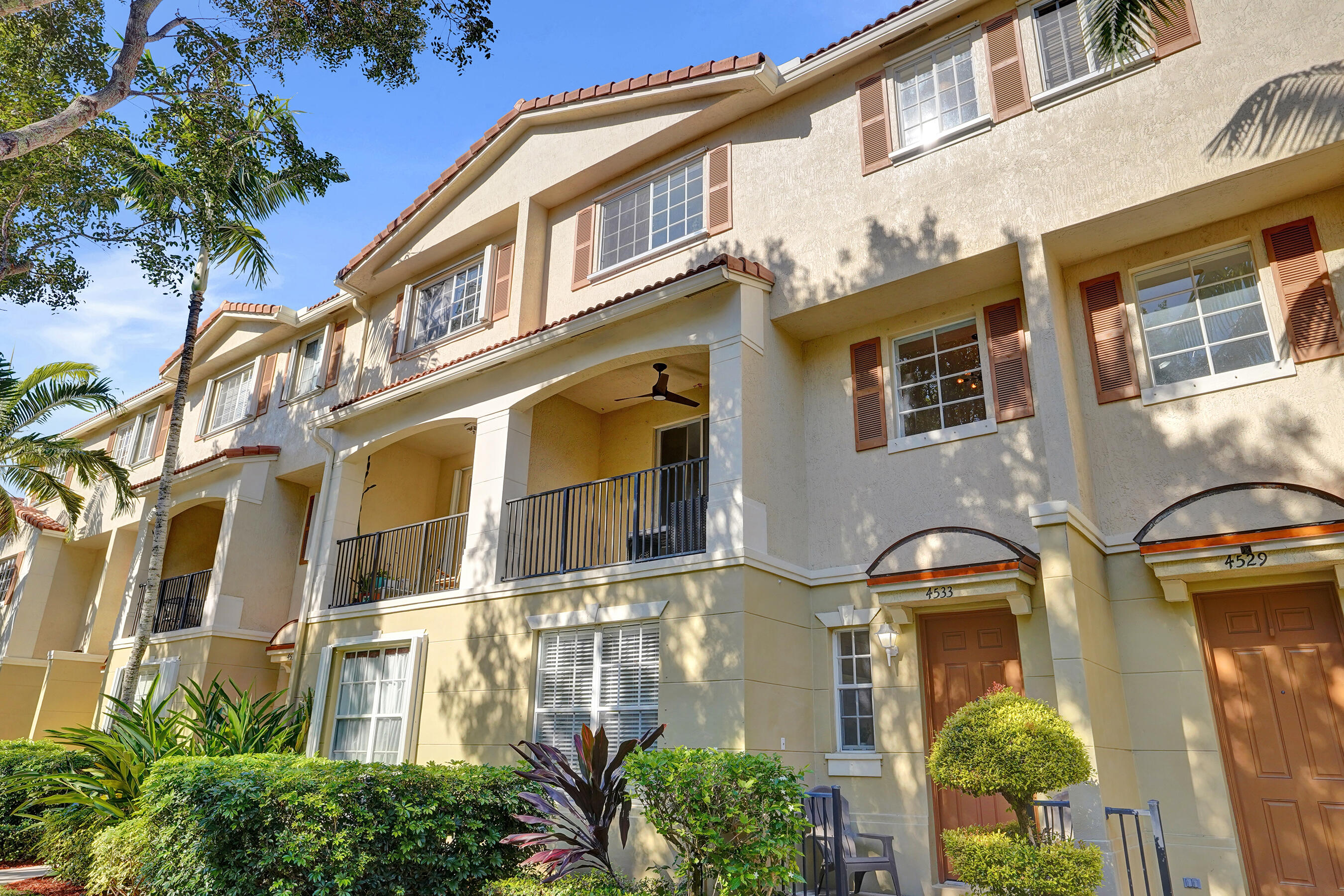 4533 Danson Way Delray Beach, FL 33445 - Photo 53 of 88 front view of a building