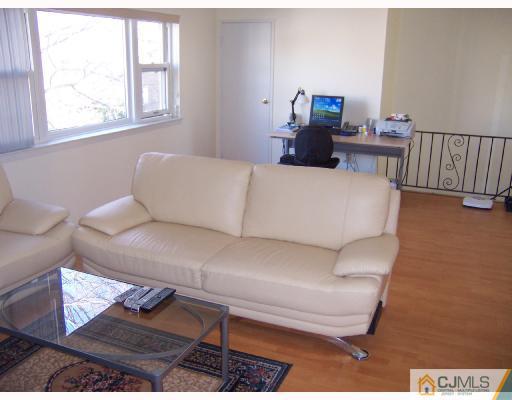 193 Evergreen Road, Unit 14B 14B Edison, NJ 08837 - Photo 2 of 8 Gallery Image 2