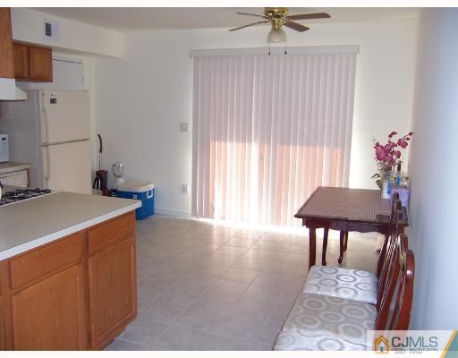 193 Evergreen Road, Unit 14B 14B Edison, NJ 08837 - Photo 5 of 8 Gallery Image 5