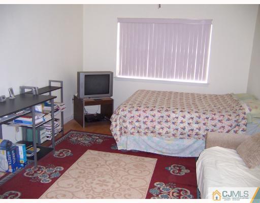 193 Evergreen Road, Unit 14B 14B Edison, NJ 08837 - Photo 6 of 8 Gallery Image 6