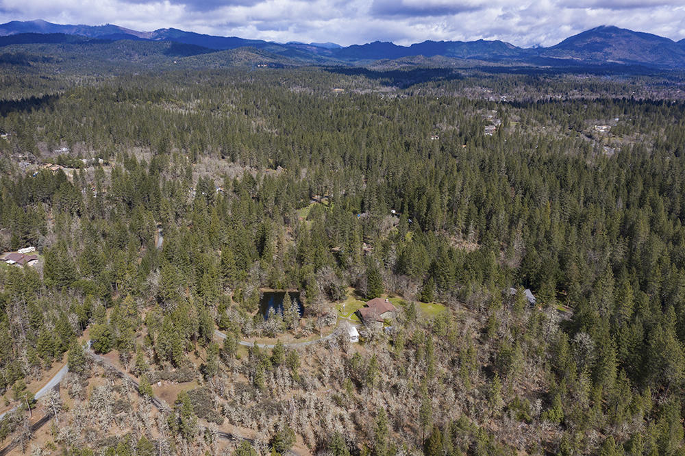 1735 Robertson Bridge Road Grants Pass, OR 97526 - Photo 44 of 47 a view of mountain with lake view