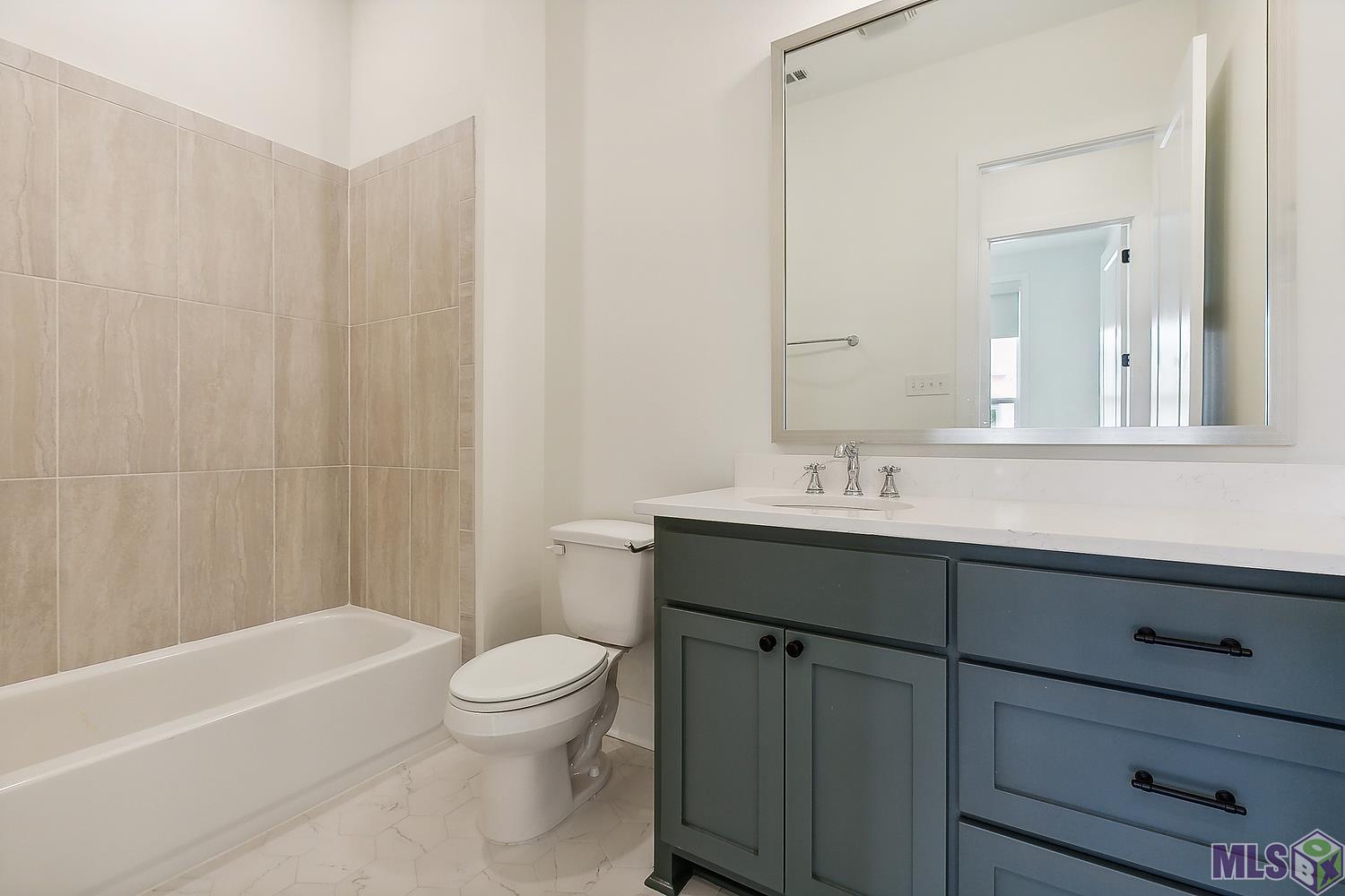 19032 Merchants Trail Avenue Baton Rouge, LA 70817 - Photo 22 of 27 Third Full Bathroom