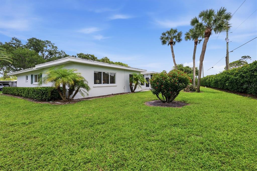 4208 Roxane Boulevard, Unit 95 Sarasota, FL 34235 - Photo 41 of 48