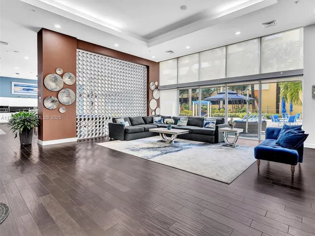 $2,975 | 18800 Northeast 29th Avenue, Unit 822, Aventura, FL 33180