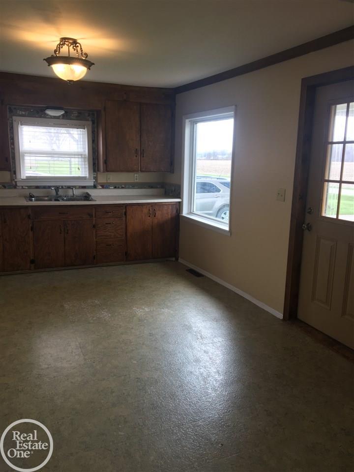 8346 Vincent Road Jeddo, MI 48032 - Photo 7 of 45 31379116-6.JPG
