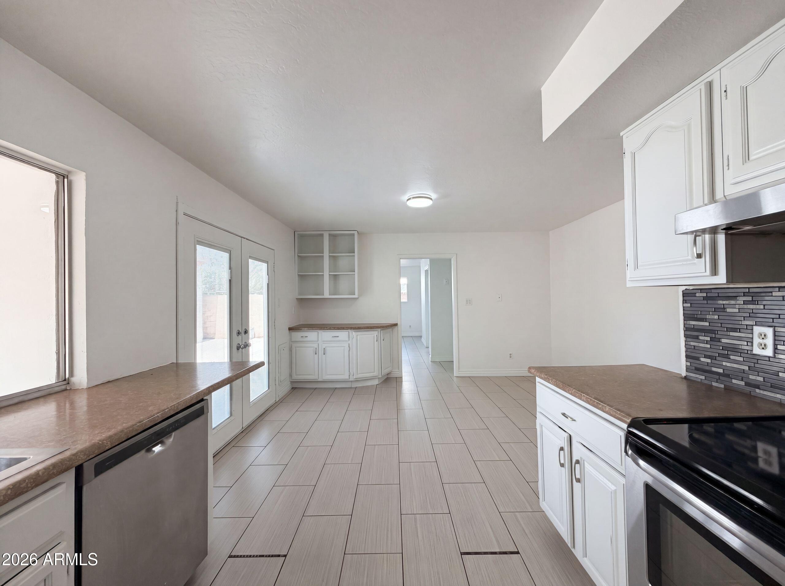 4260 East Vineyard Road Phoenix, AZ 85042 - Photo 11 of 24