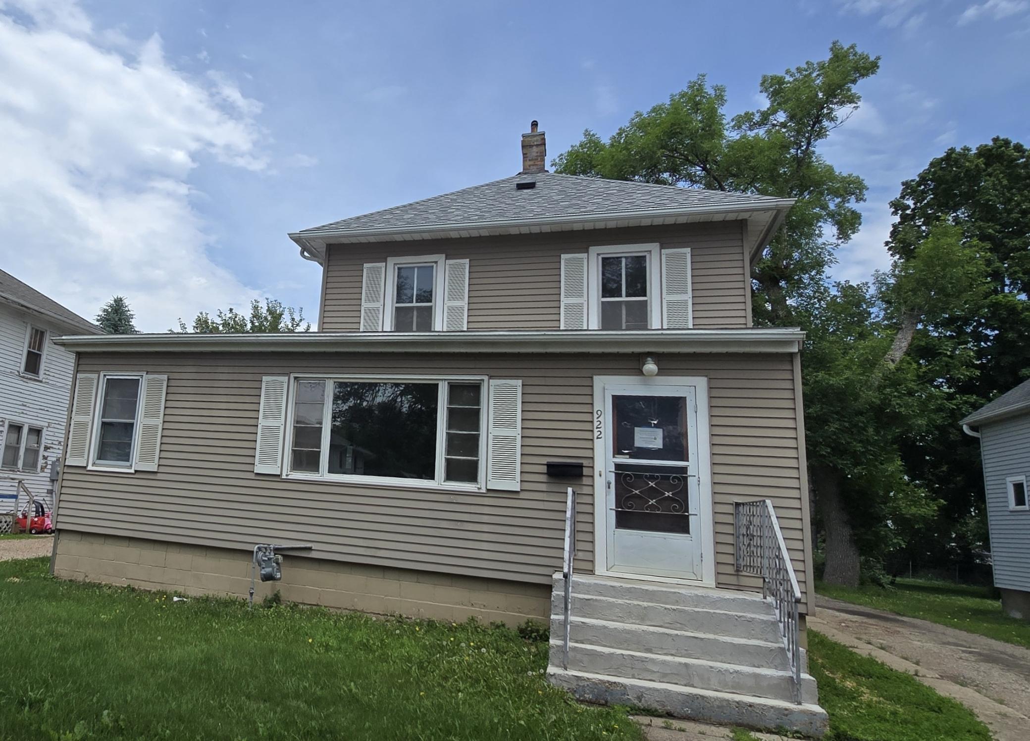 922 White Street Jackson, MN 56143 - Photo 1 of 14