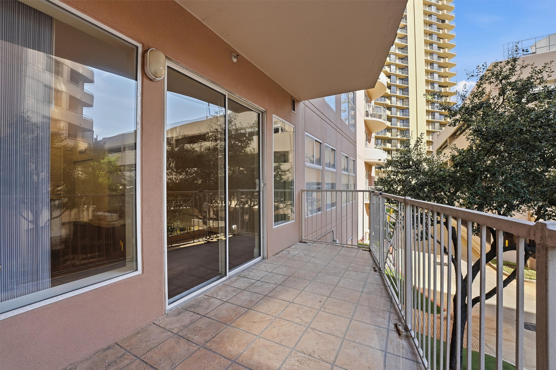 3505 Sage Road, Unit 208 Houston, TX 77056 - Photo 24 of 25 a view of a balcony