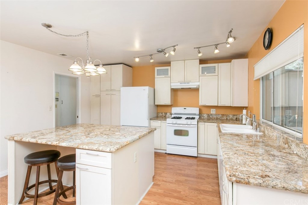 443 East Dougherty Street Fallbrook, CA 92028 - Photo 12 of 27