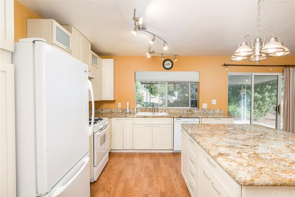 443 East Dougherty Street Fallbrook, CA 92028 - Photo 13 of 27